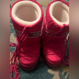 Kids moon boot pink size m ( 10.5/12)